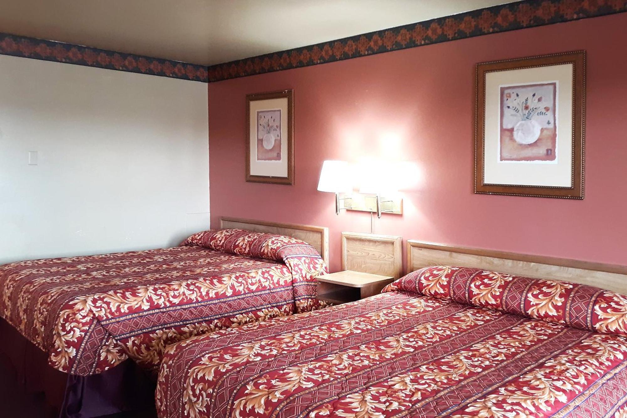 Oyo Hotel Kings At Clovis Exterior photo