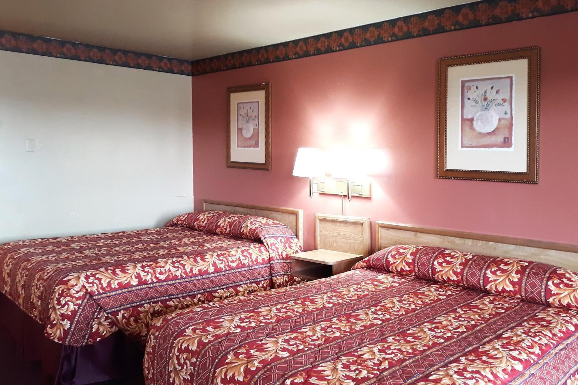 Oyo Hotel Kings At Clovis Exterior photo